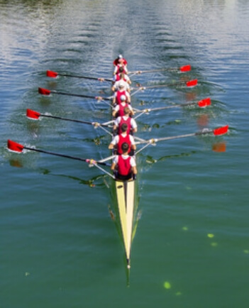 Activité aviron sur le lac de Cormanche dans l'Ain