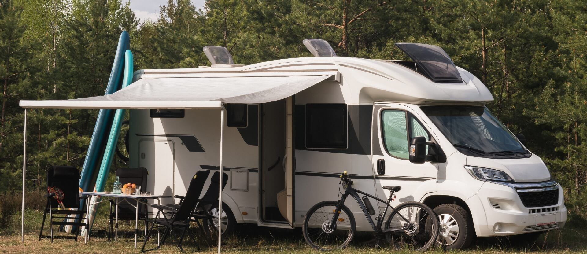 Shaded camping pitch in Ain, for motorhomes