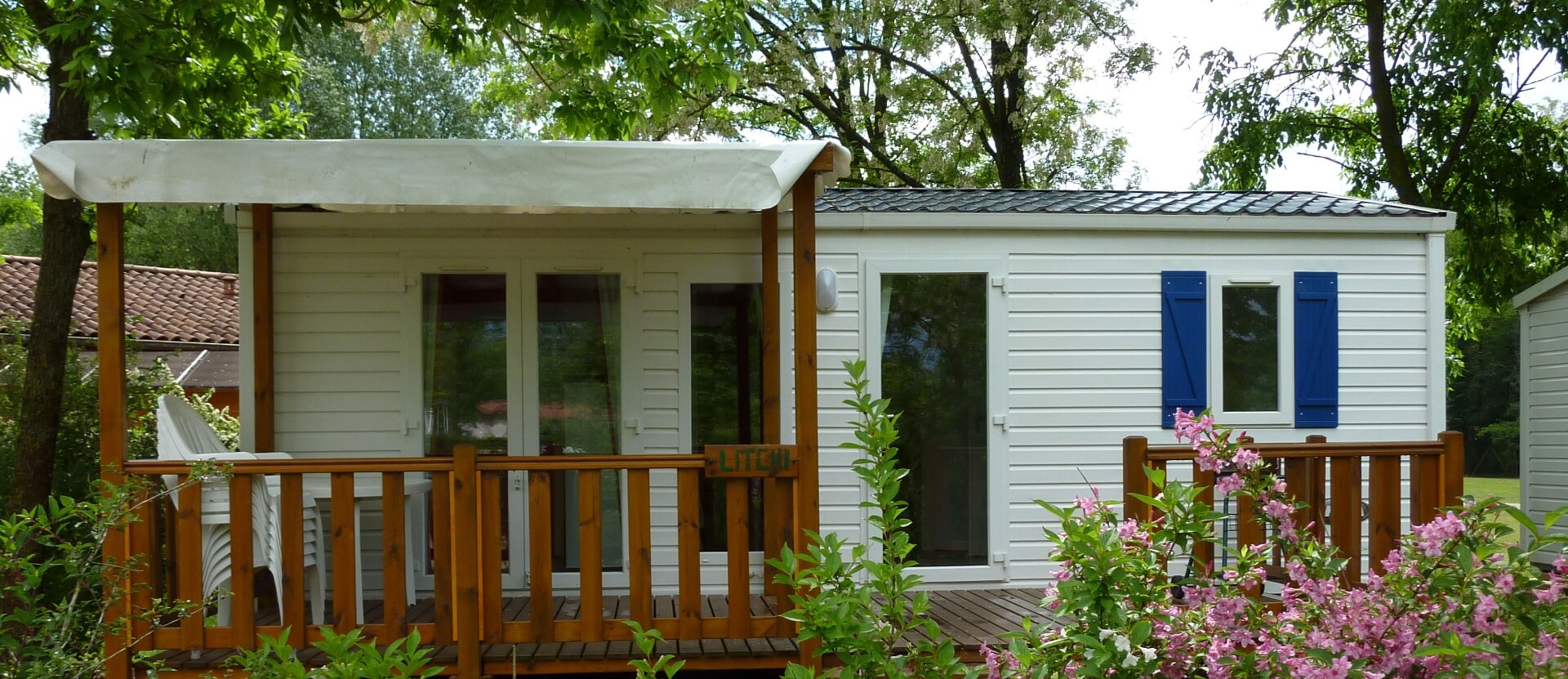 Outside view of the 2-bedroom mobile home for rent at Lake Cormoranche **** campsite in Ain