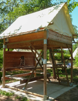 High bivouac tent, unusual accommodation for rent in the Auvergne-Rhône-Alpes region at Lake Cormoranche **** campsite