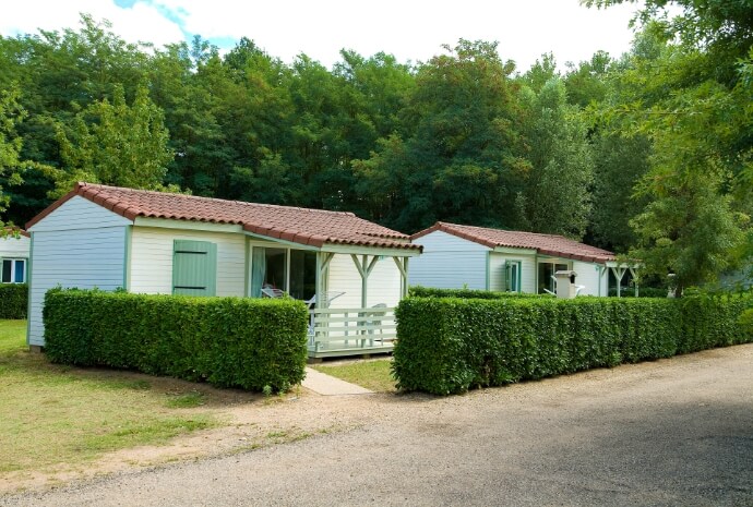 Outside view of the cottages for rent at Lake Cormoranche**** campsite, south of Mâcon