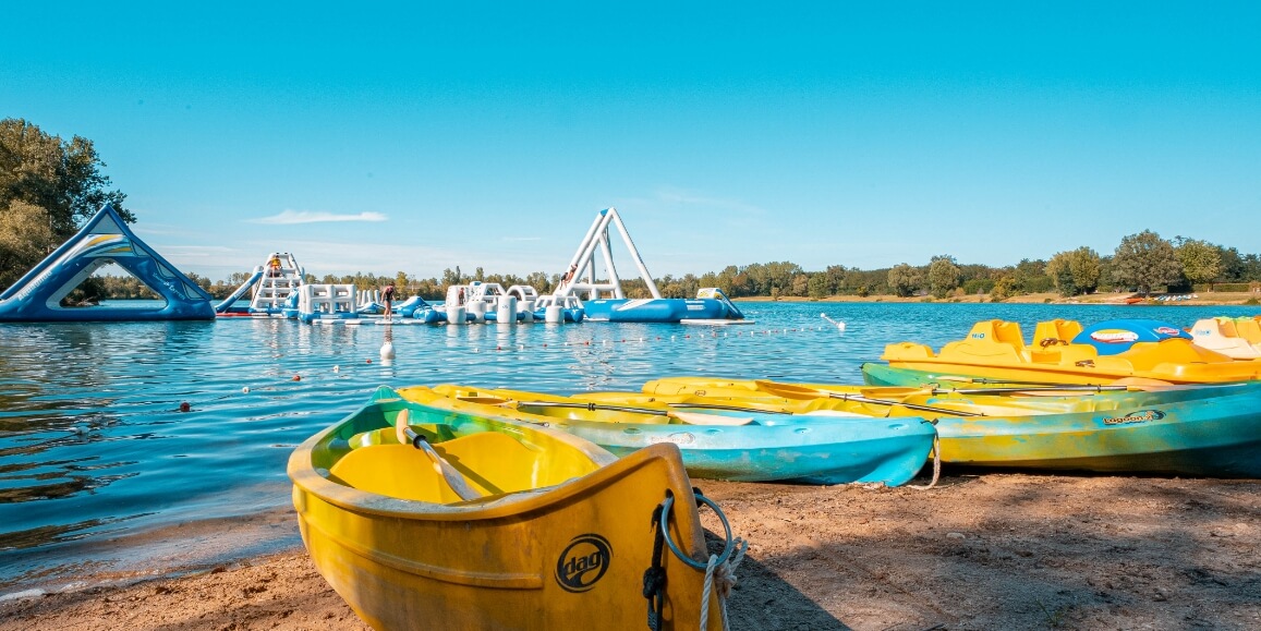 Kayaking at Lake Cormoranche leisure centre in Ain