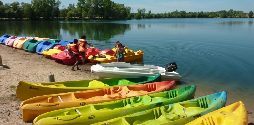 Kayak and pedal boat activities on Lake Cormoranche in Ain