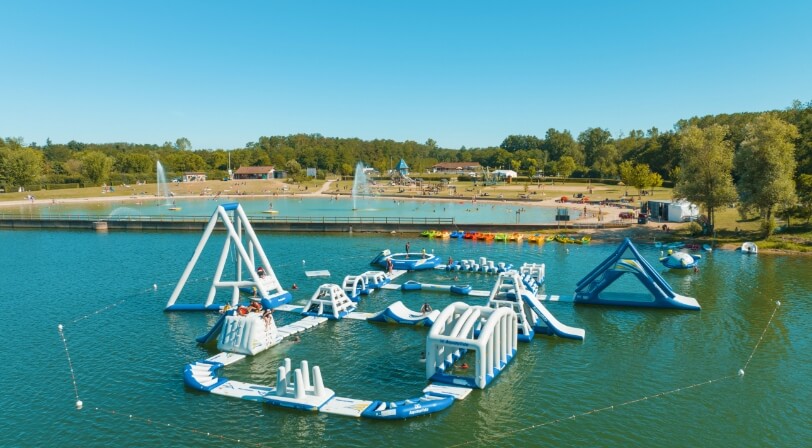 Le parc aquatique de la base de loisirs du Lac Cormoranche dans l'Ain