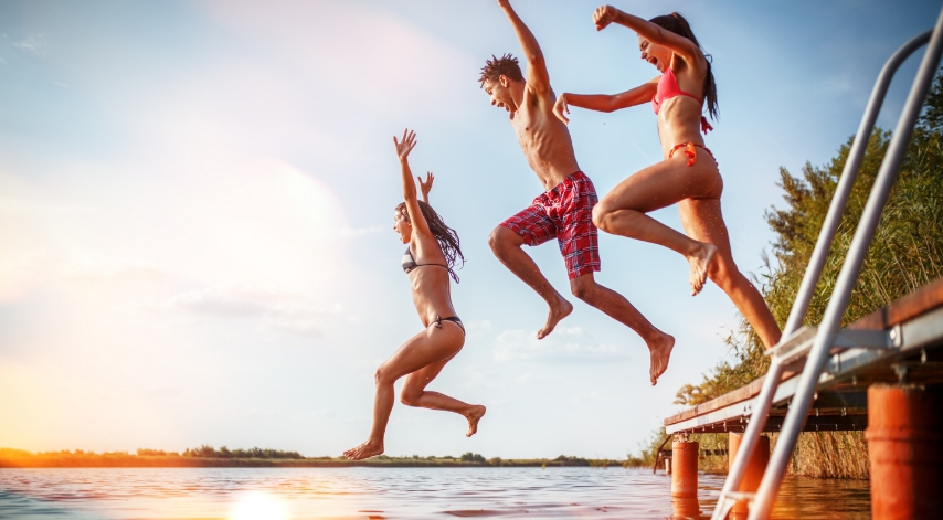 Swimming days at Lake Cormoranche