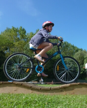 Fietsactiviteit op het meer van Cormanche