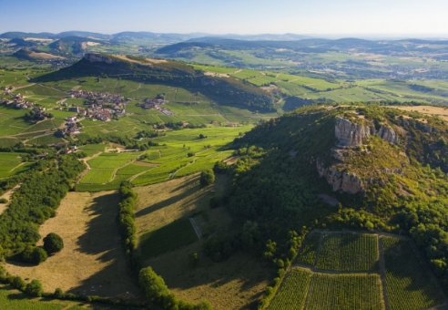 Luftansicht des Felsens von Solutré